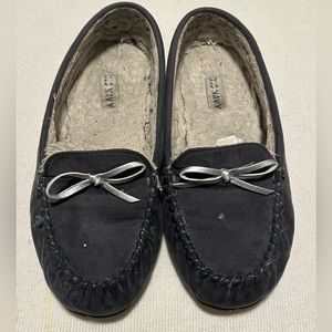 Sold Old navy blue size 9 pleather slippers fuzzy warm women’s